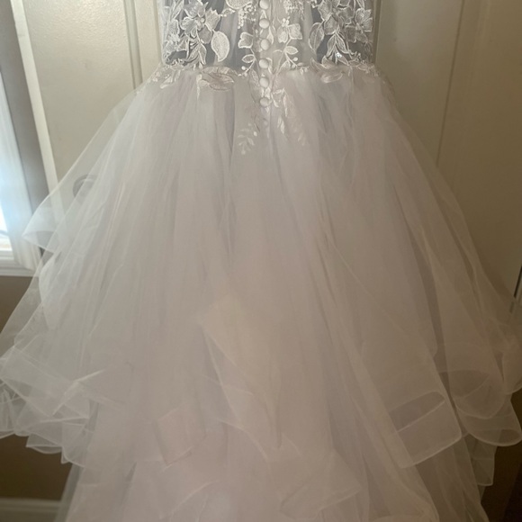 A-line Princess Tulle Lace V-neck Sleeveless Sweep/Brush Train Wedding Dress - Picture 9 of 11